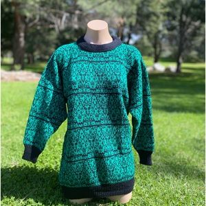 Vintage  Universal ~ Women’s medium green black long sweater